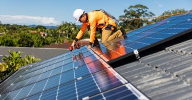 Faut-il brancher ses panneaux solaires photovoltaïques en série en parallèle ou hybride