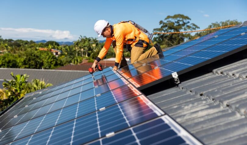 Faut-il brancher ses panneaux solaires photovoltaïques en série en parallèle ou hybride