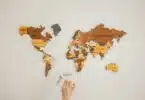 carte du monde sur un mur
